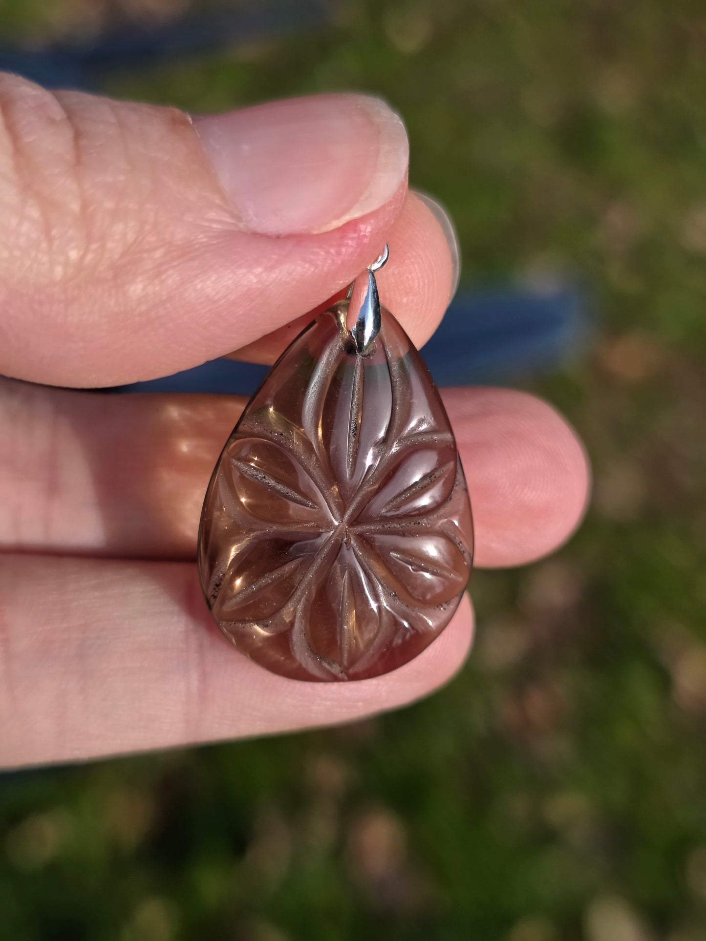Pendentif en Quartz fumé sculpté (à choisir)