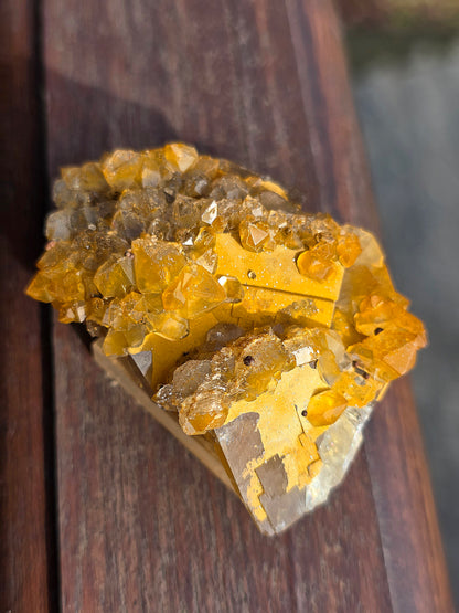 Fluorite jaune de Peyrebrune dans le Tarn aux cristaux cubiques