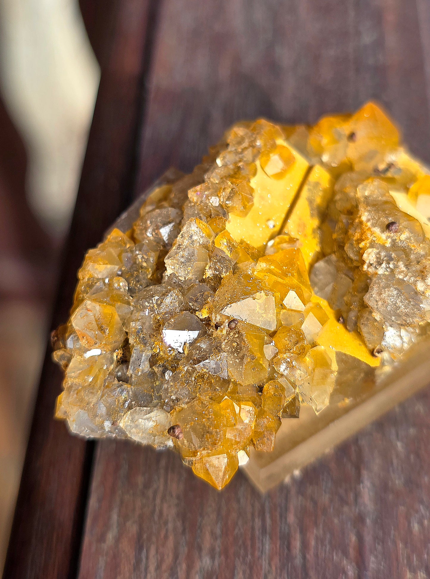 Fluorine jaune de Peyrebrune dans le Tarn aux cristaux cubiques