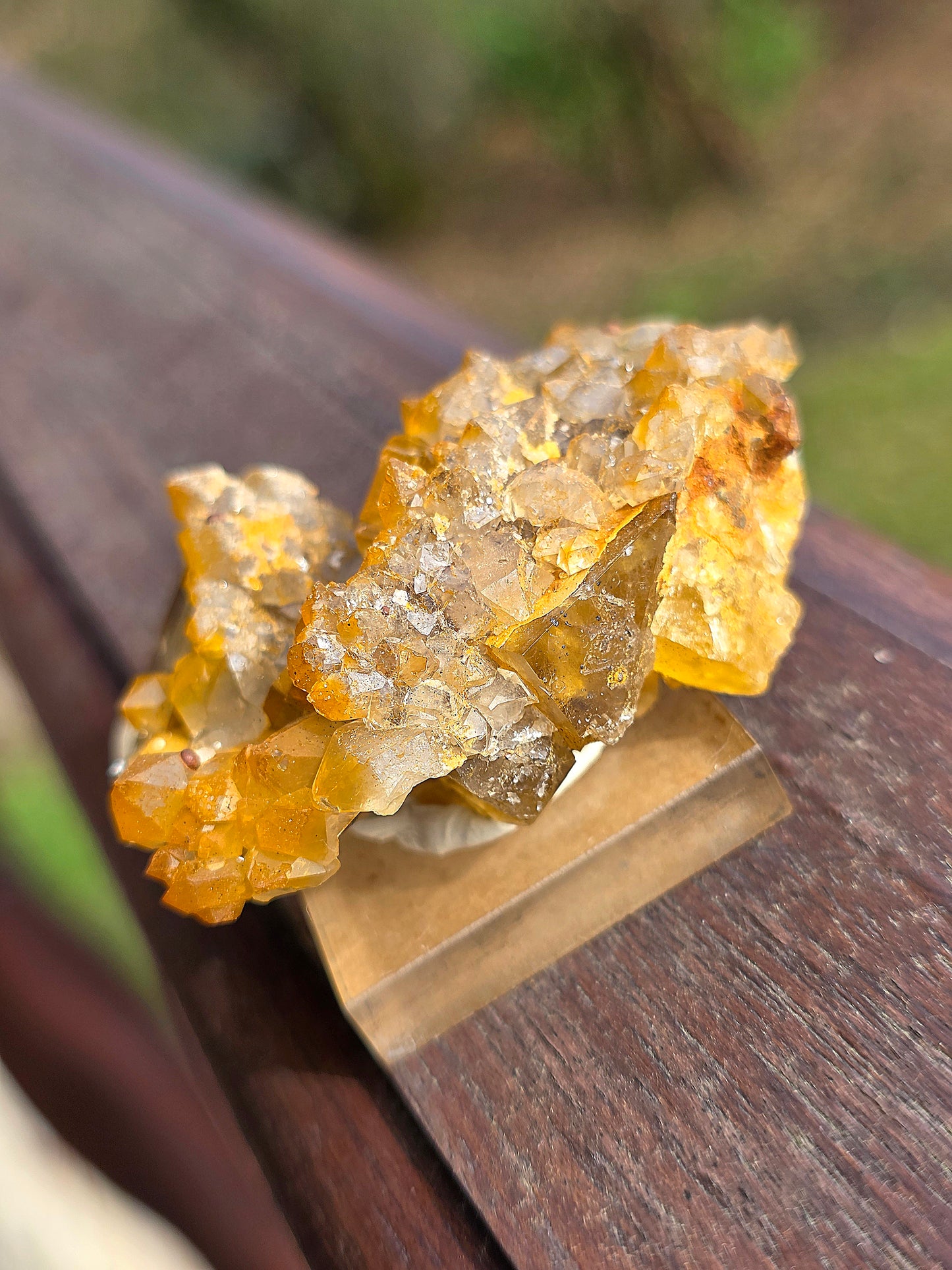 Fluorine jaune de Peyrebrune dans le Tarn aux cristaux cubiques