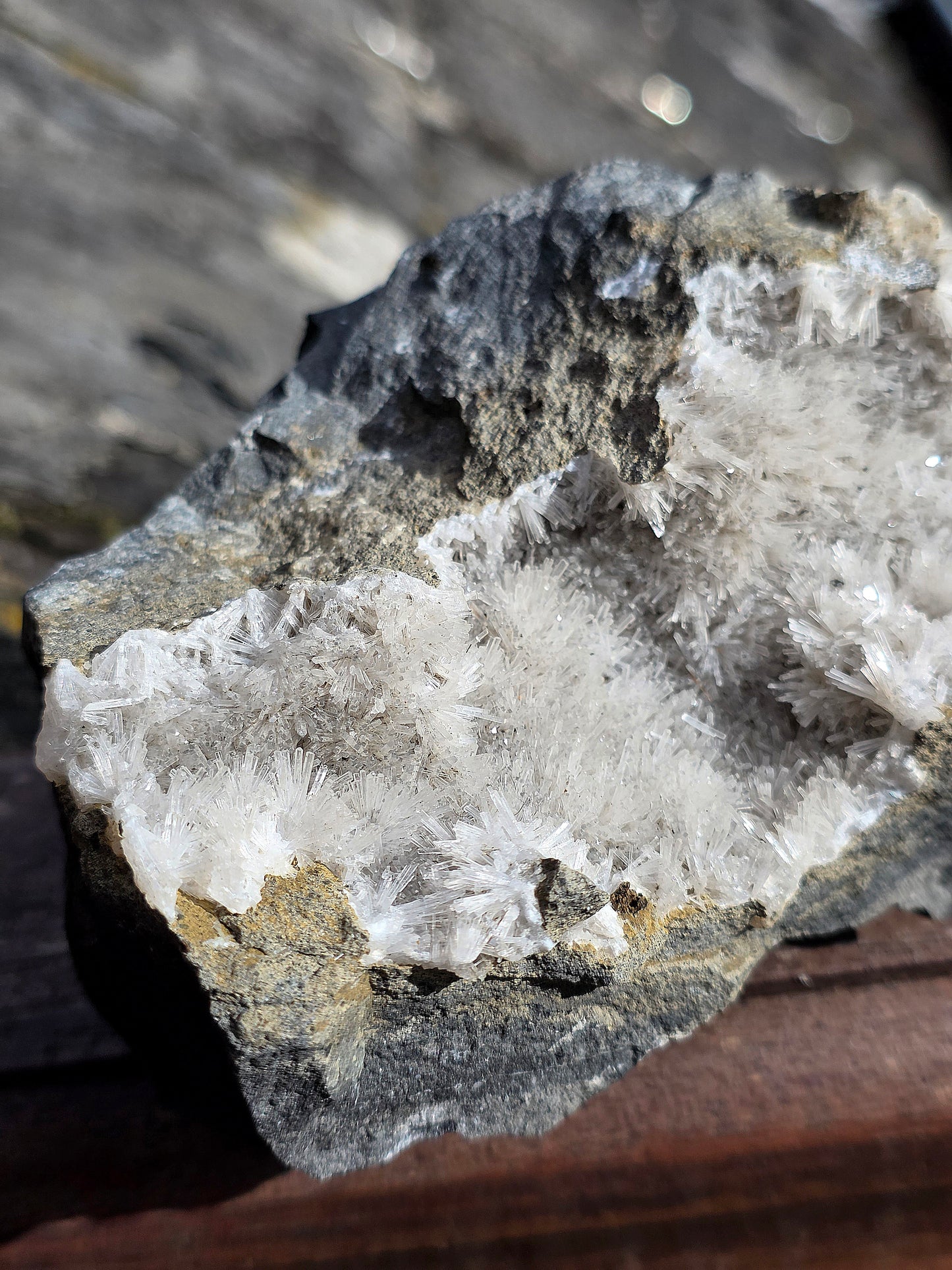 Natrolite brute du Puy de Dôme en France