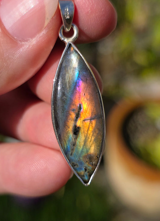 Superbe pendentif en Labradorite serti argent 925