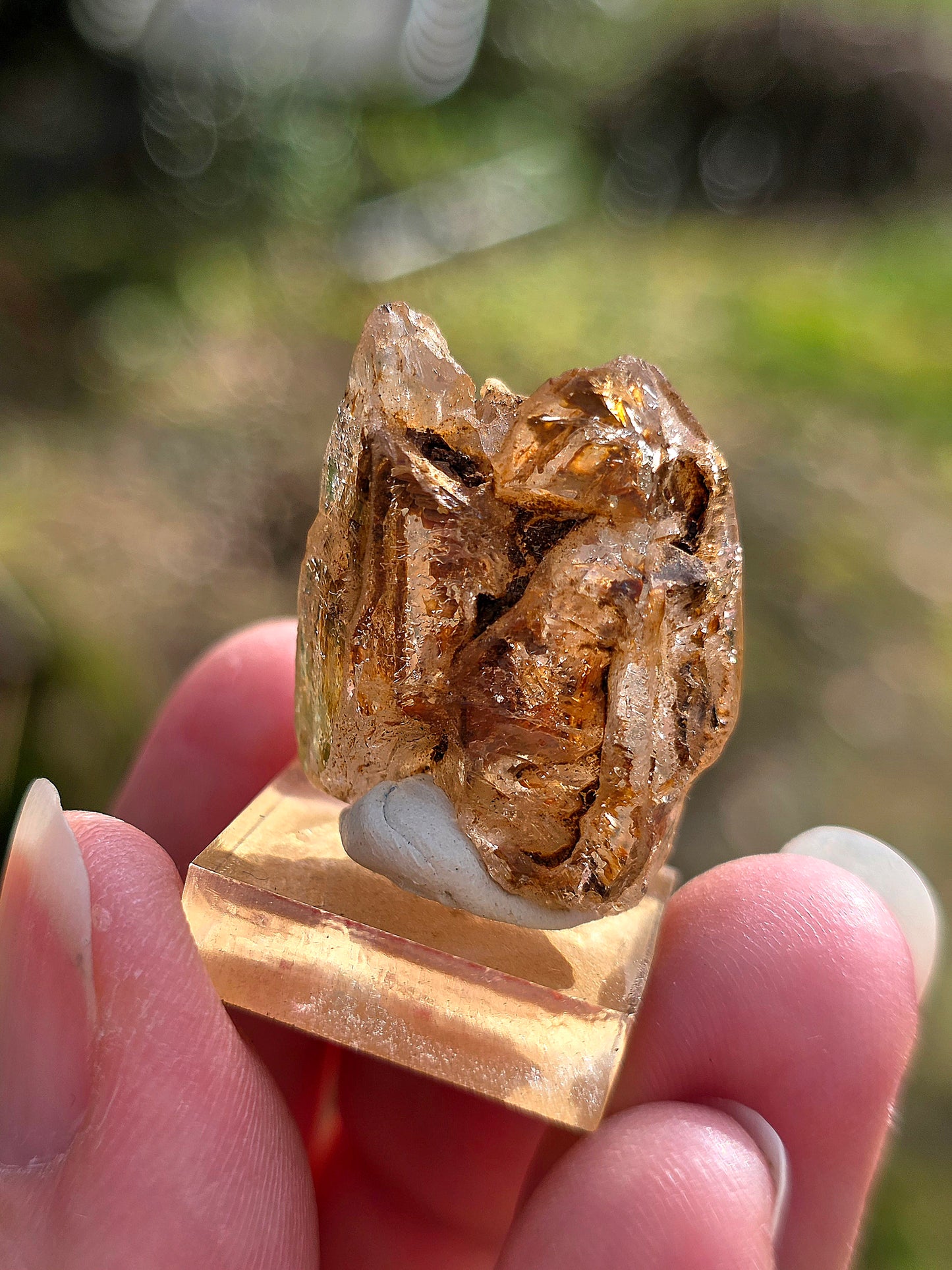 Petit Quartz fenêtre de Madagascar réactif aux UV