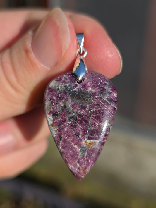pendentif en Tourmaline rose (Rubellite) avec inclusions de Quartz fumé