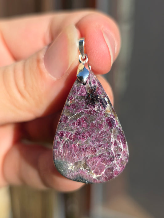 pendentif en Tourmaline rose (Rubellite) avec inclusions de Quartz fumé
