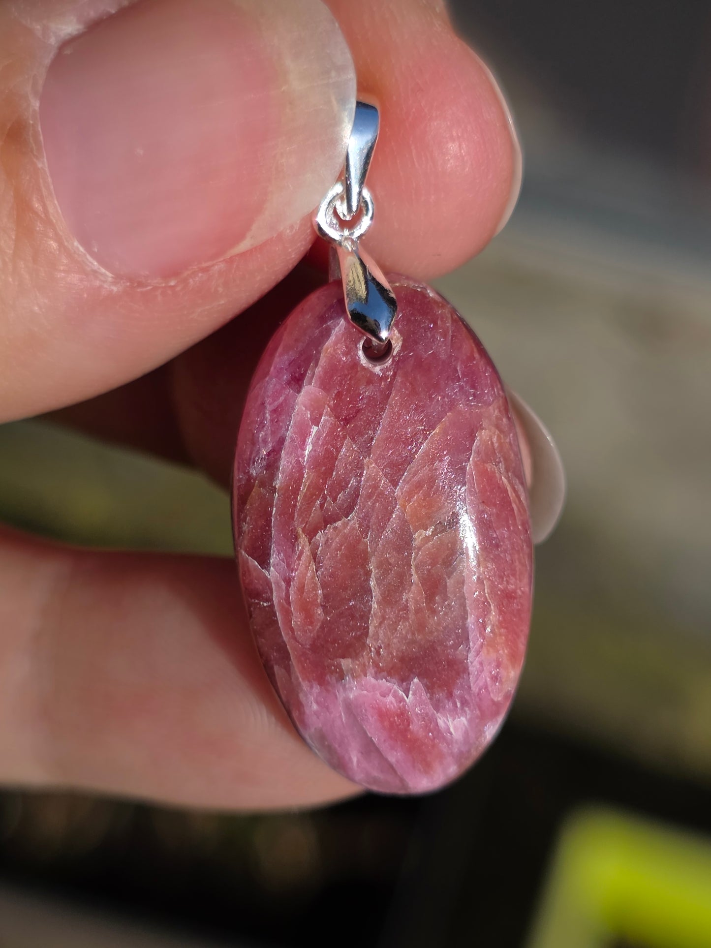 Magnifique pendentif en Rhodonite du Brésil