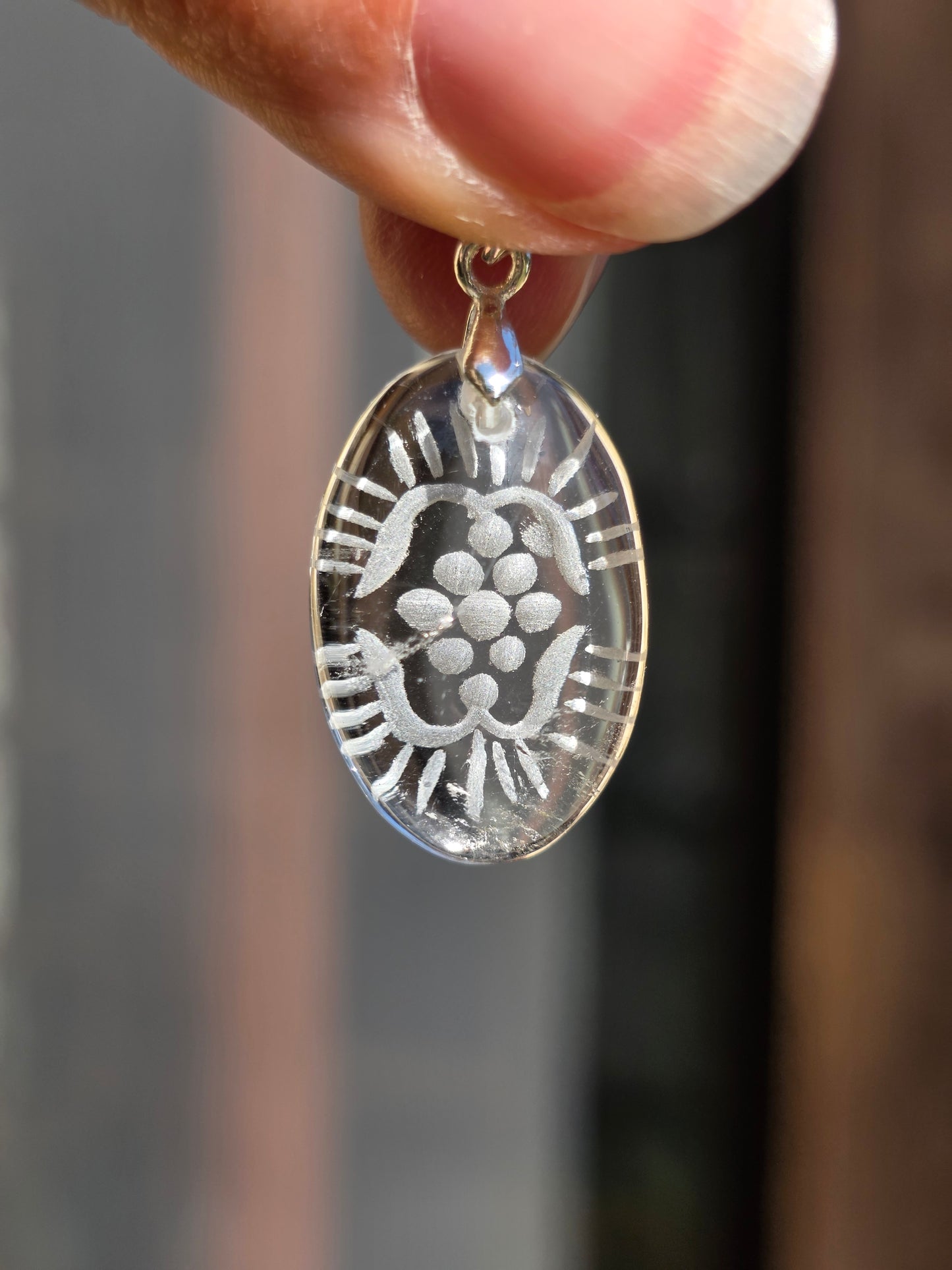 pendentif en Quartz gravé à la main au Brésil 