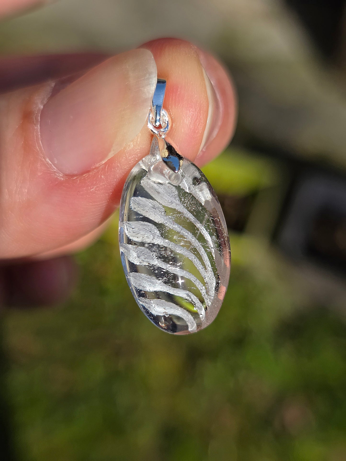 pendentif Quartz gravé à la main au Brésil 