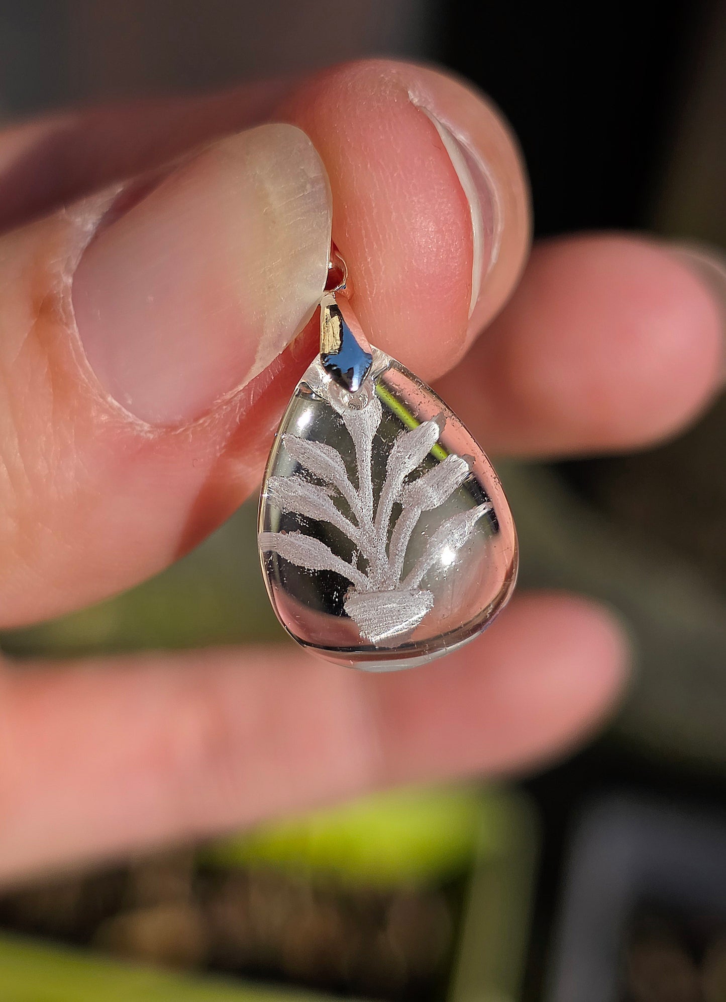 Pendentif en Quartz gravé à la main au Brésil 