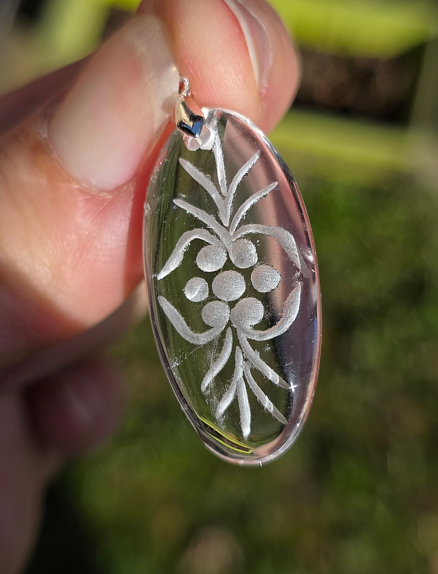 Pendentif Cristal de roche gravé (à choisir)