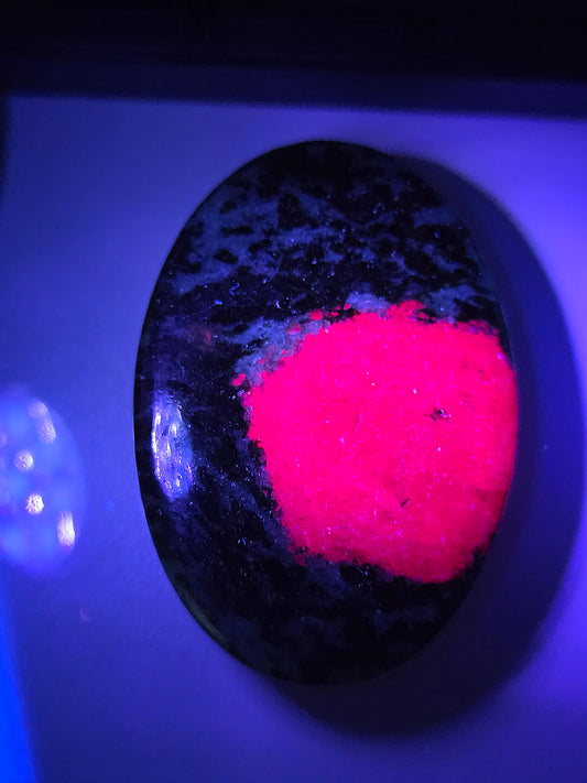 Zoïsite à Rubis de Tanzanie réactive UV