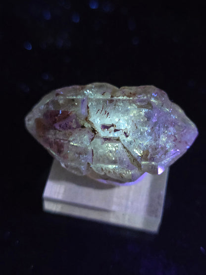 Quartz fenêtre de Madagascar réactif lumière UV