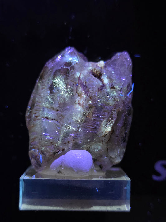 Petit Quartz élestial de Madagascar réactif aux UV