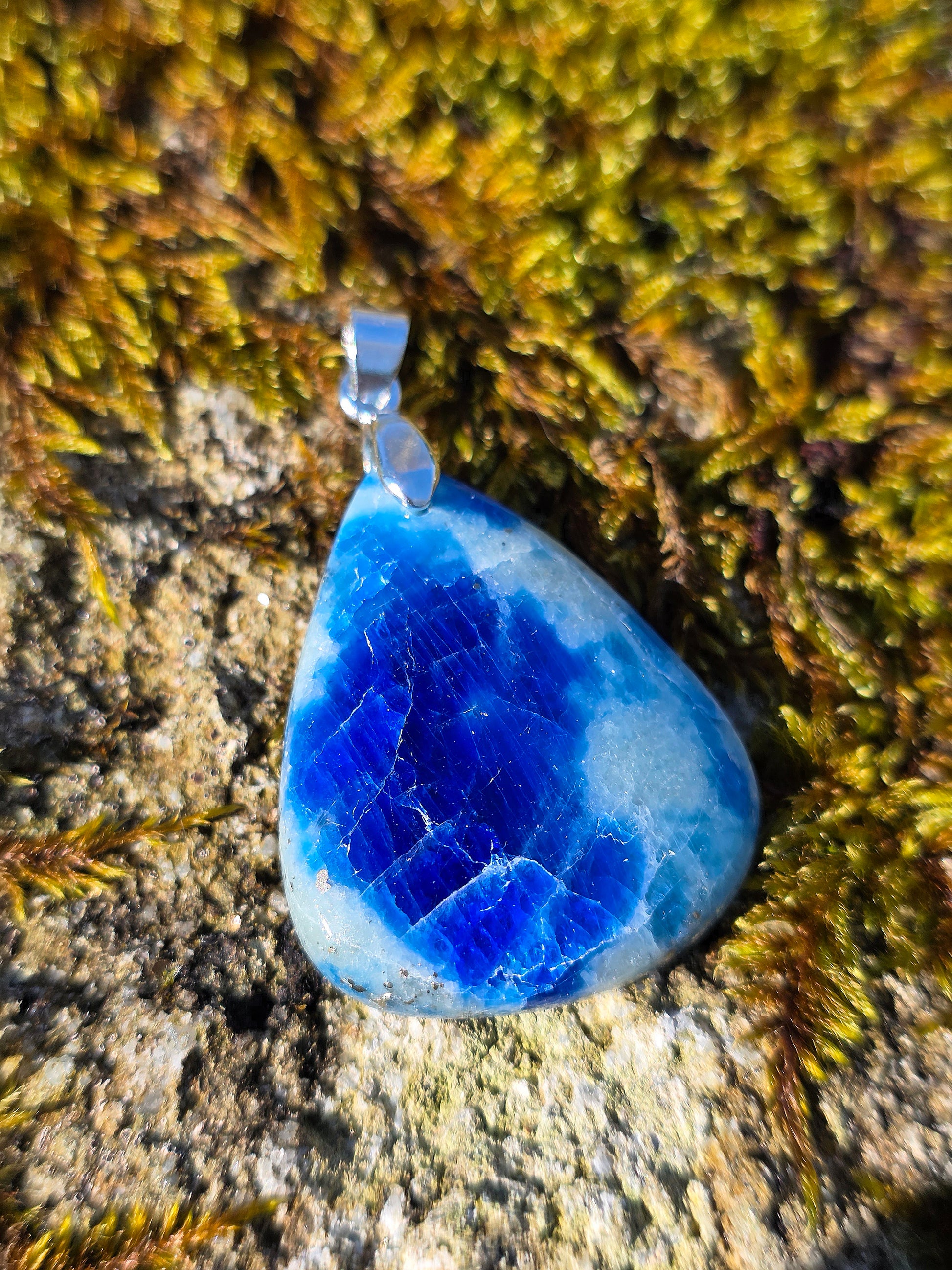 pendentif en Afghanite réactive UV