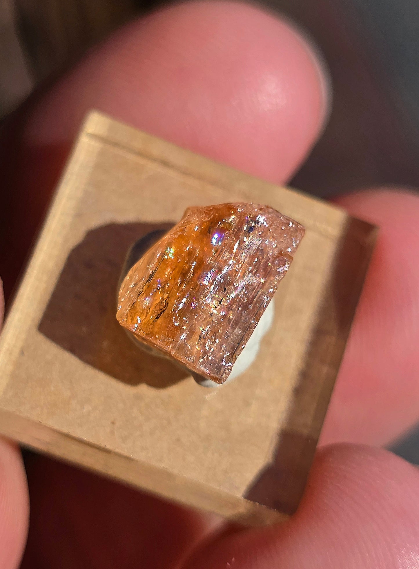 Topaze impériale sur socle du Brésil