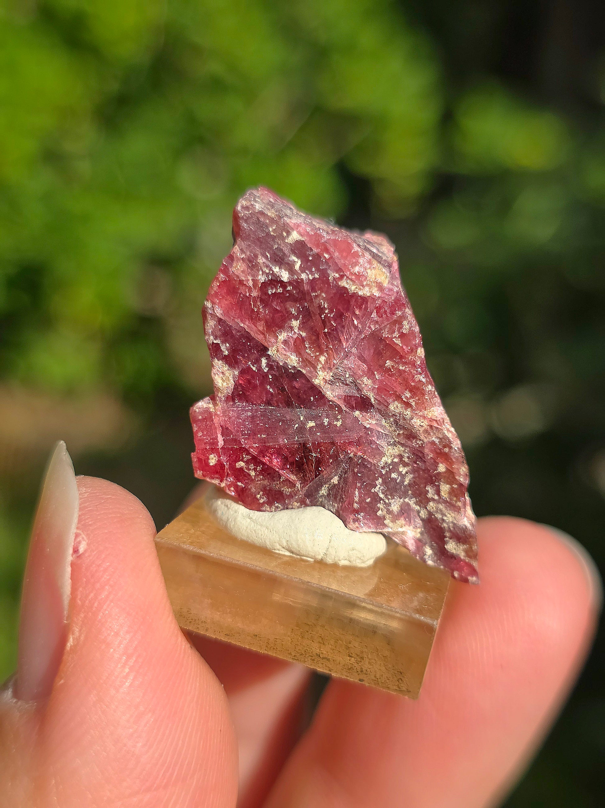 Rhodonite rouge brute