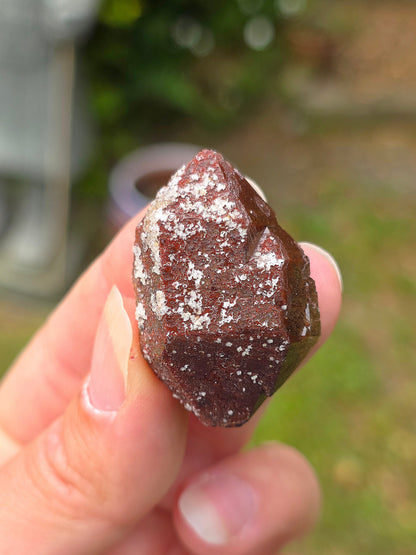 Quartz hématoïde rouge brut du Maroc