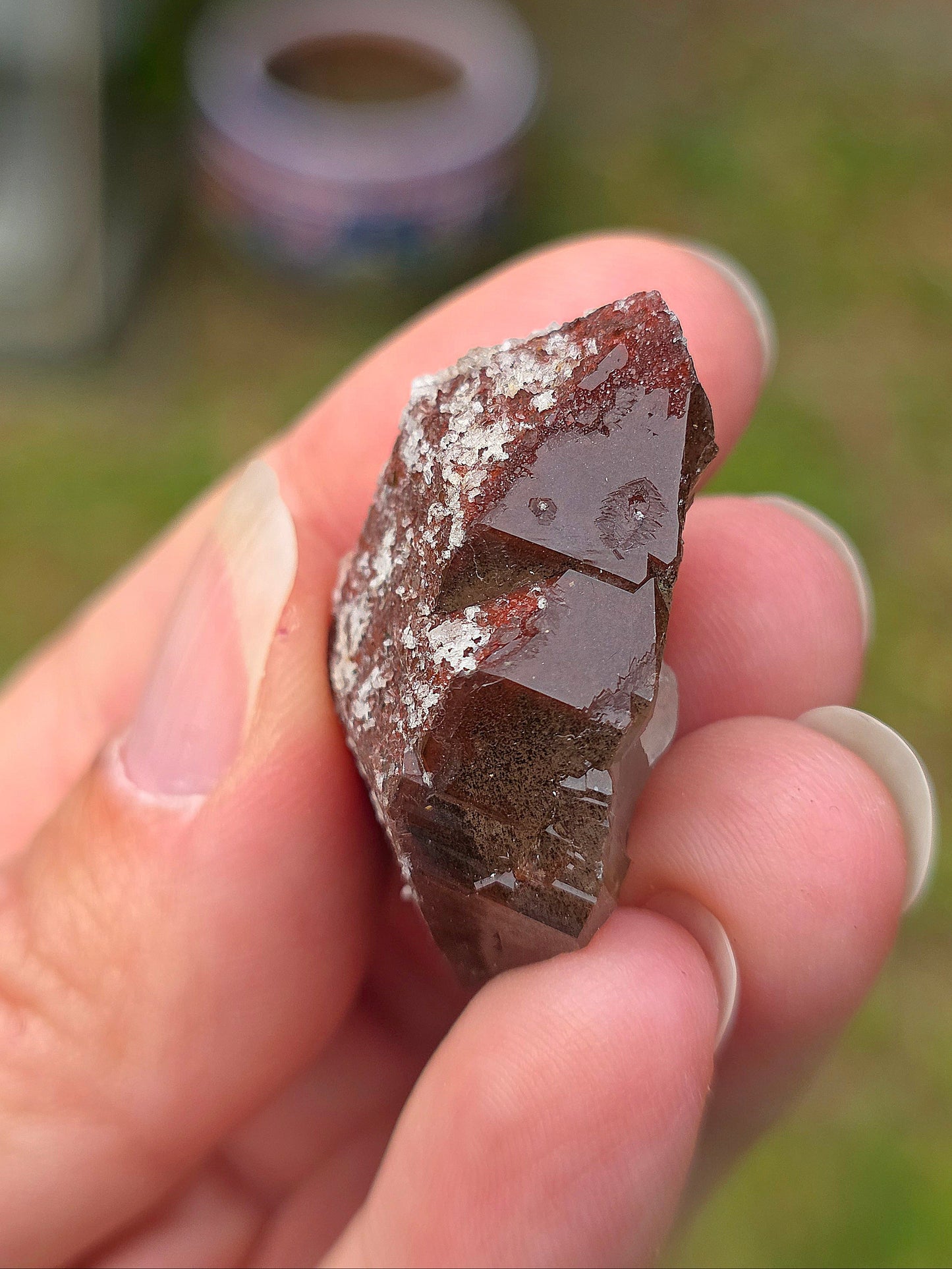 Quartz hématoïde rouge brut du Maroc