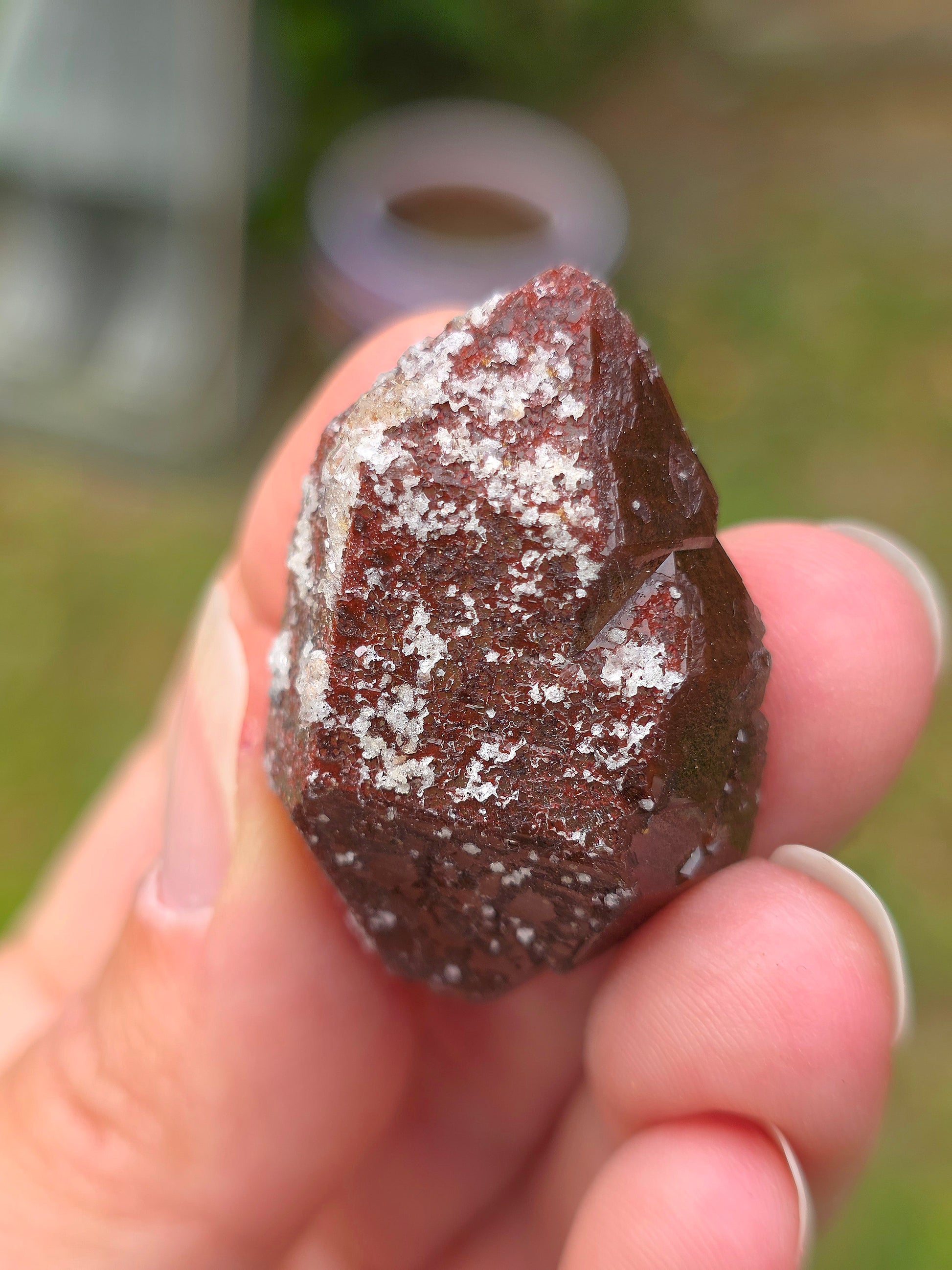 Quartz hématoïde rouge brut du Maroc