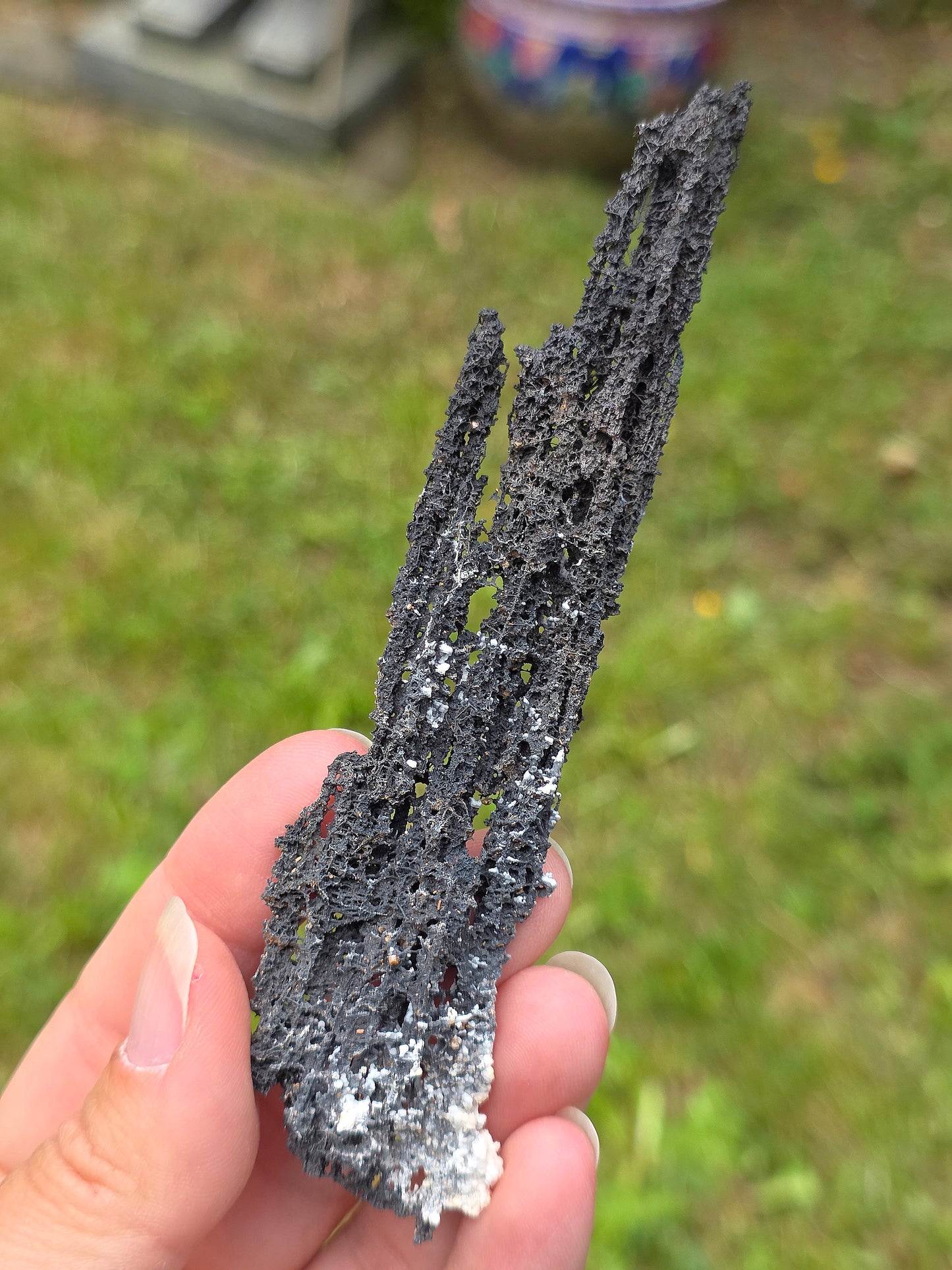 Goethite "dentelle" avec inclusions de Vanadinite