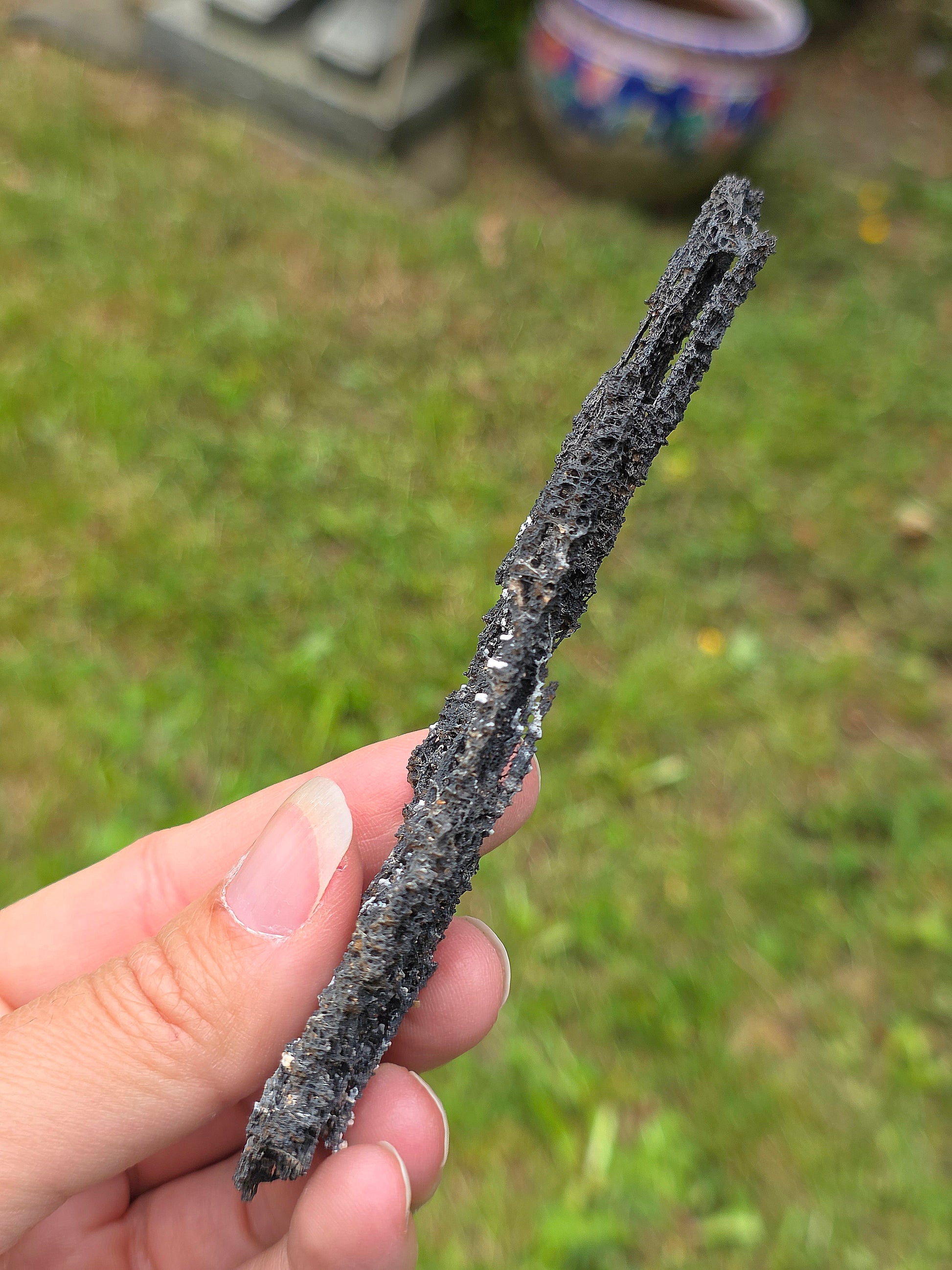 Goethite "dentelle" avec inclusions de Vanadinite