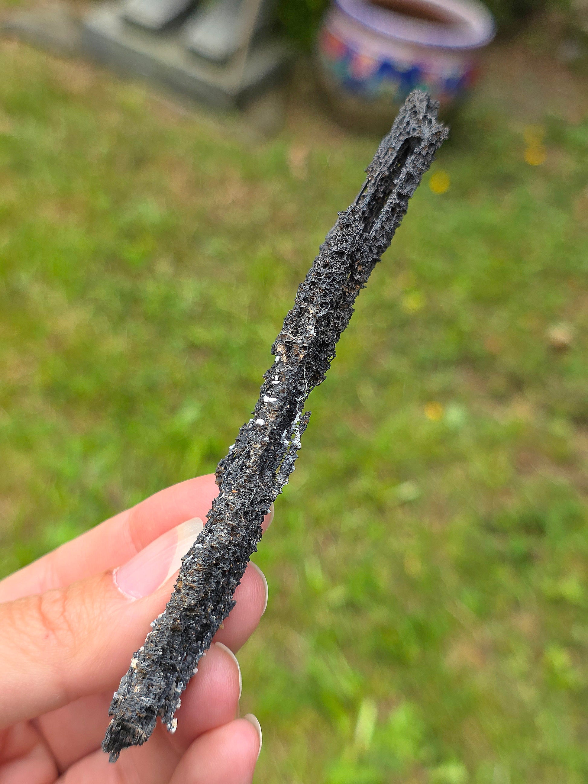 Goethite "dentelle" avec inclusions de Vanadinite