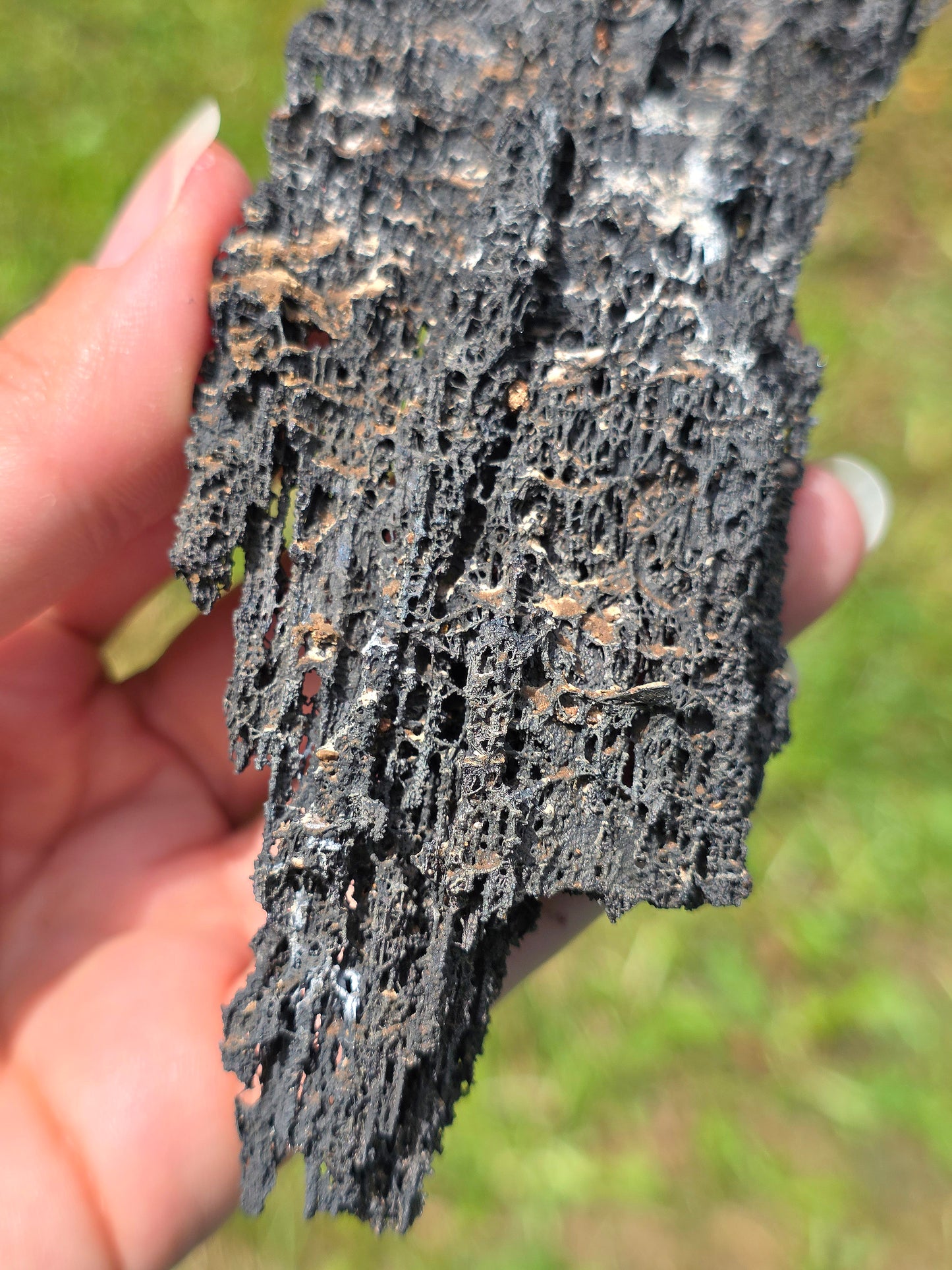 Goethite dentelle du Maroc avec Vanadinite