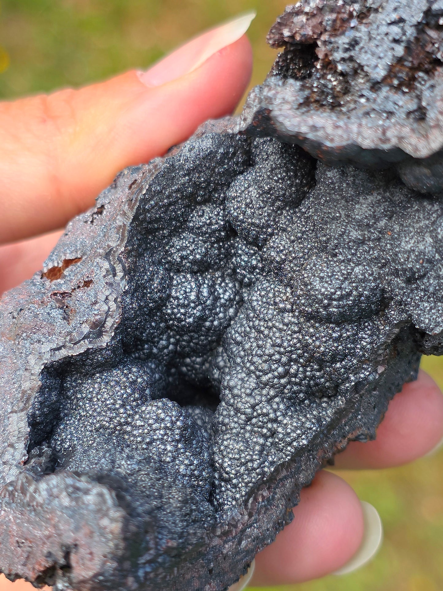 Goethite velours marron et botryoïdale du Tarn
