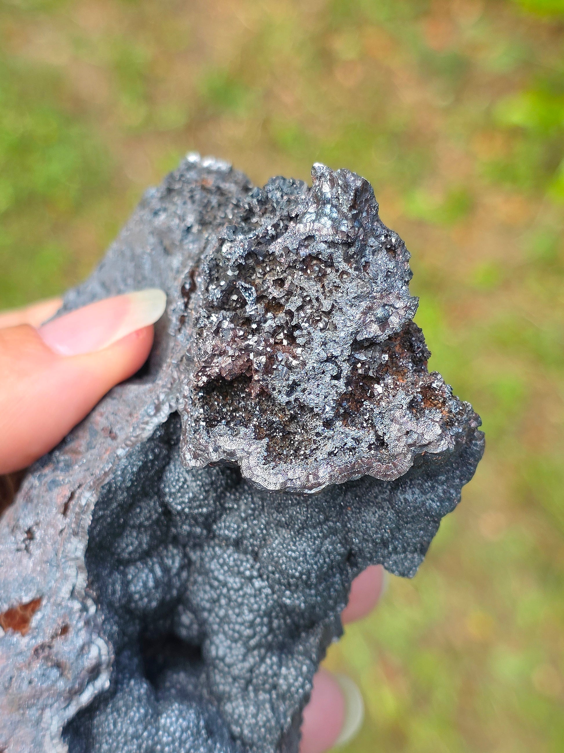 Goethite velours marron et botryoïdale du Tarn