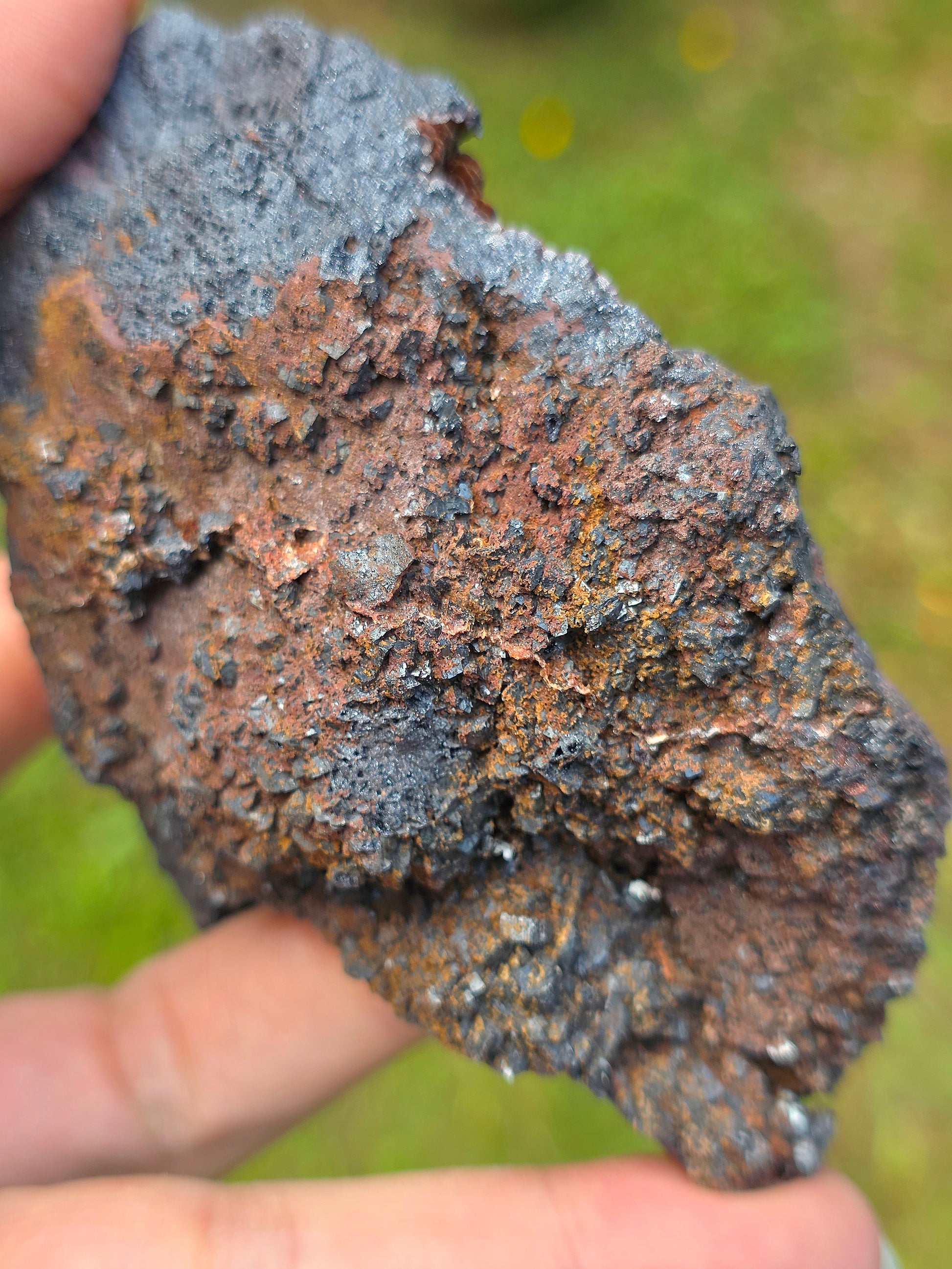 Goethite velours marron et botryoïdale du Tarn