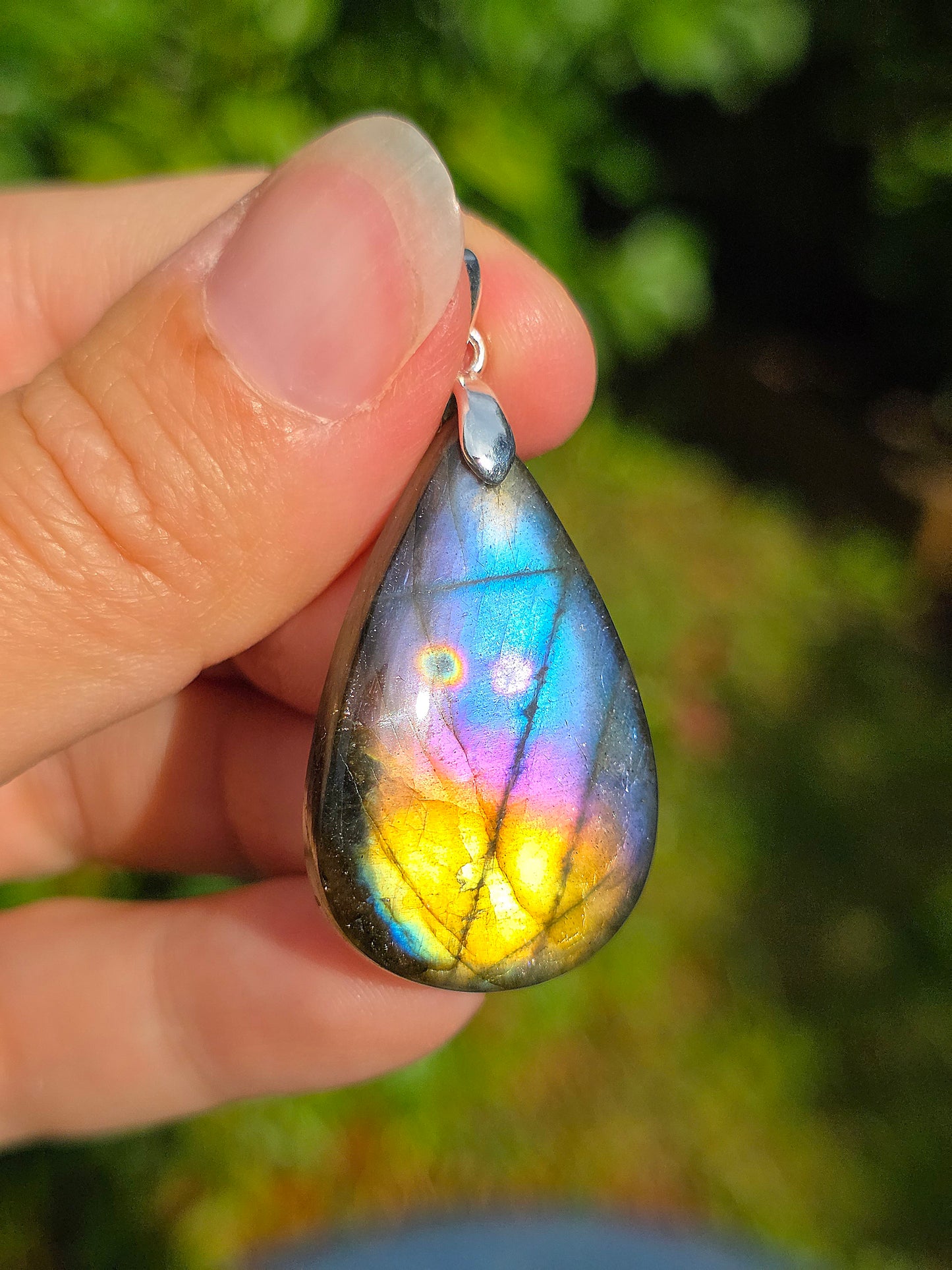 Superbe pendentif en Labradorite arc-en-ciel