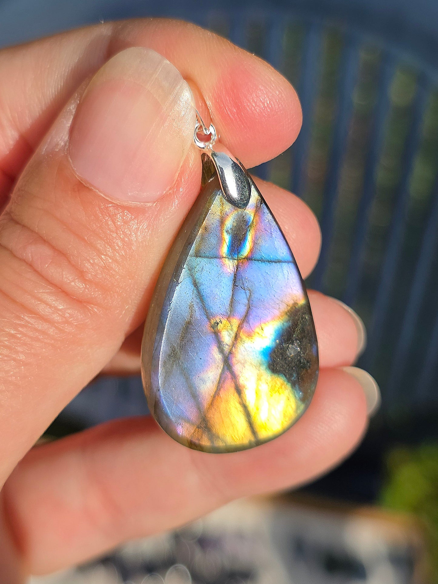 Superbe pendentif en Labradorite arc-en-ciel