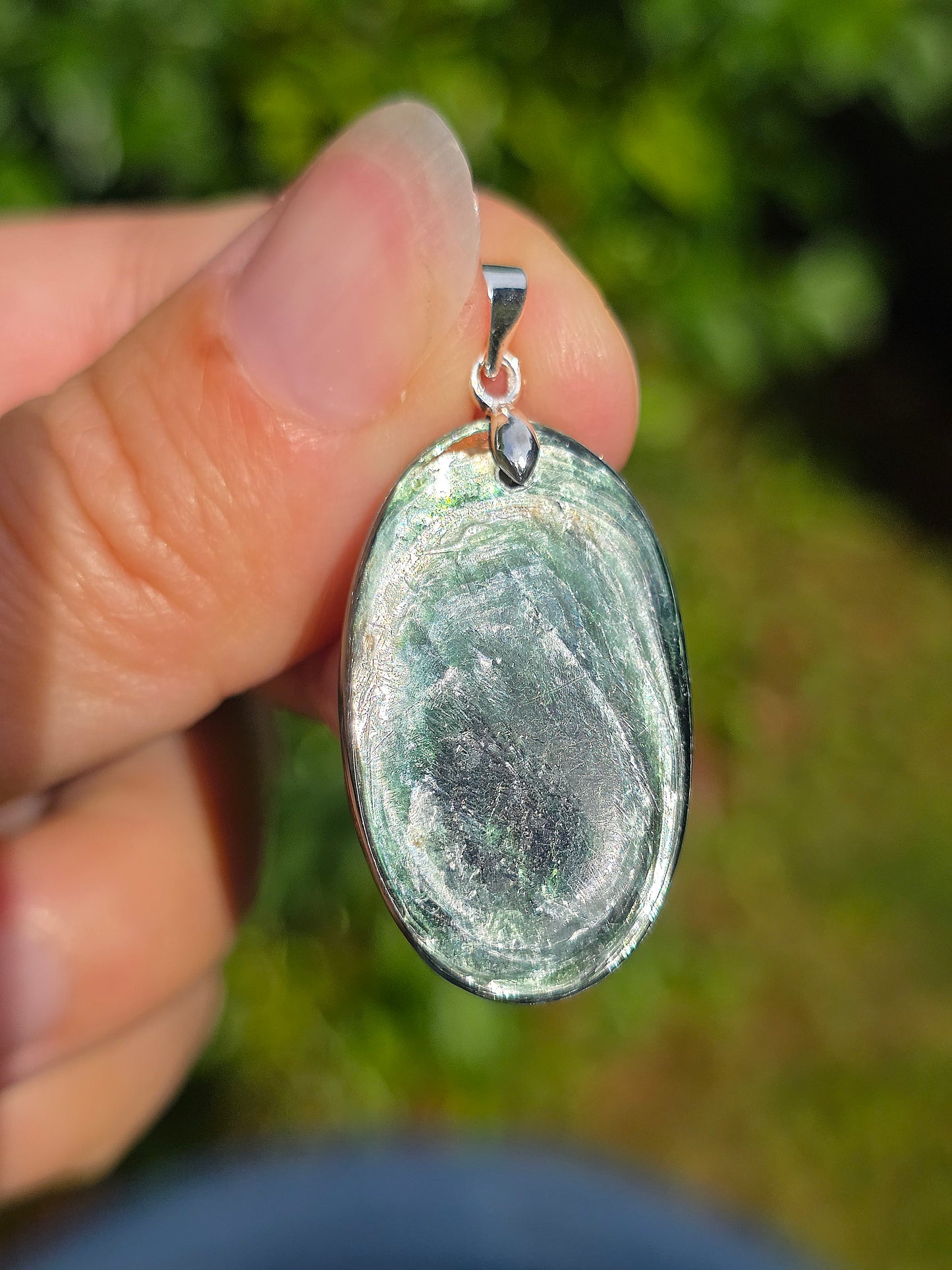 pendentif en Muscovite, variété de Mica vert