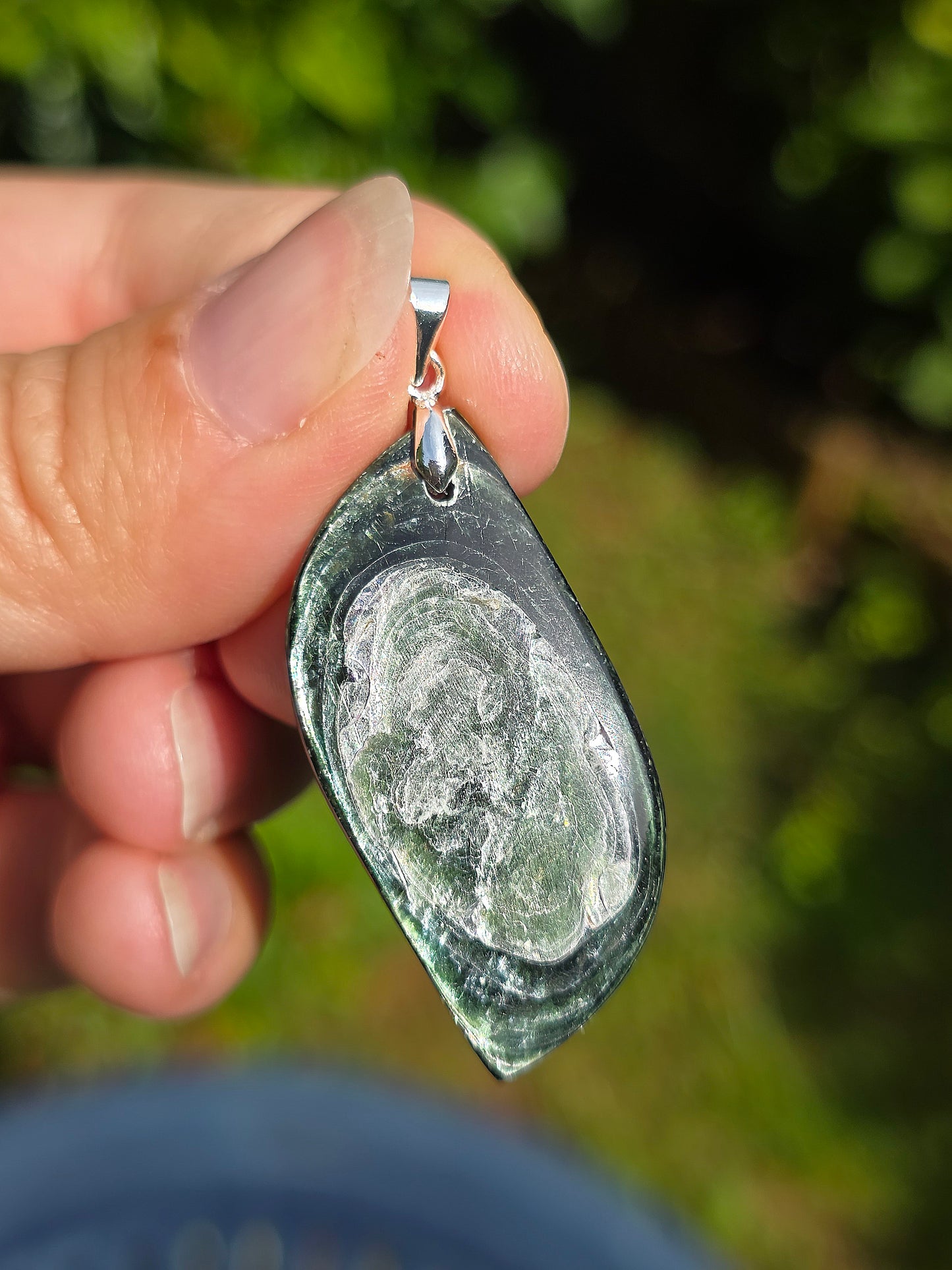 pendentif en Muscovite, variété de Mica vert