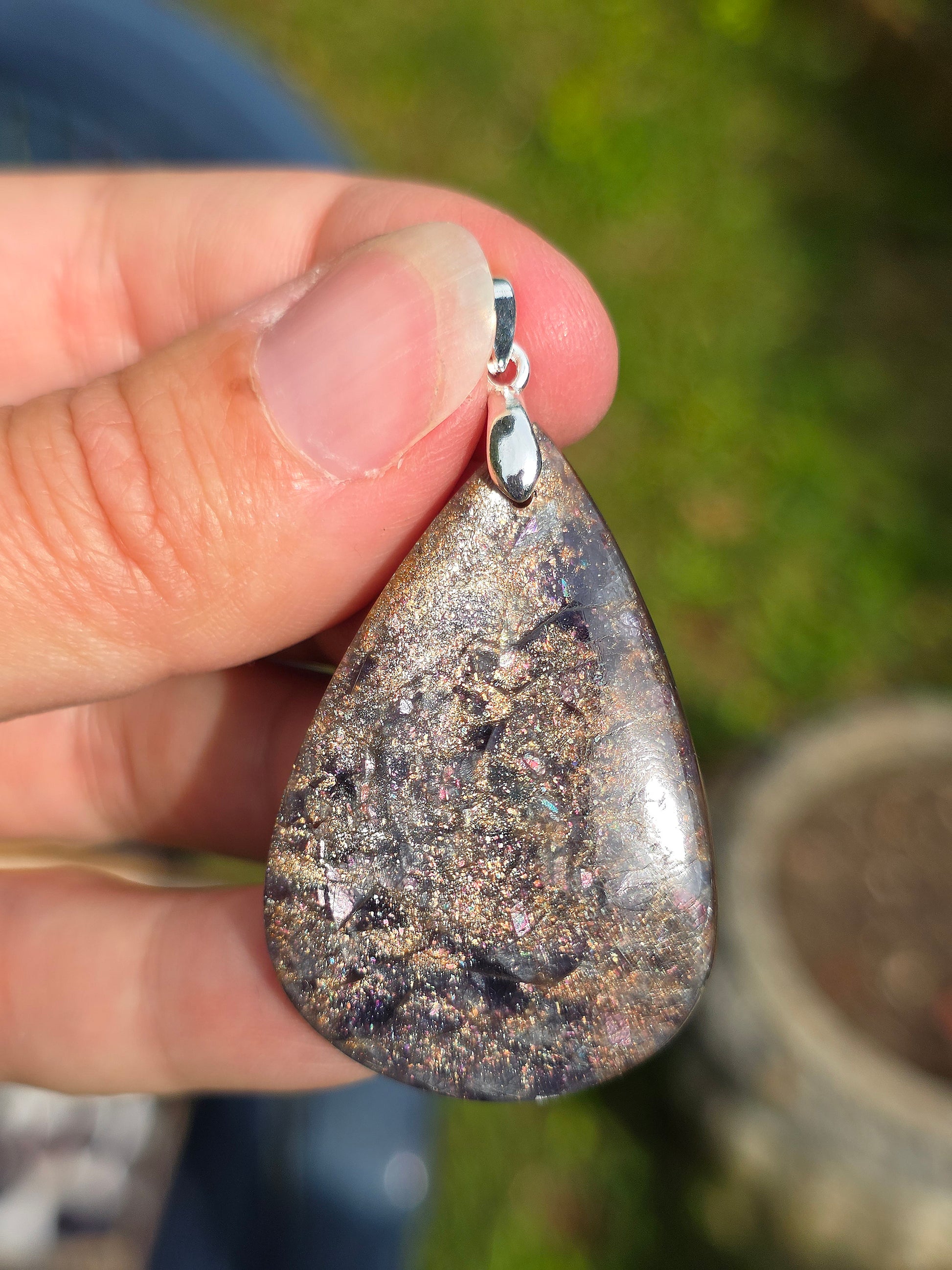 pendentif en Iolite Bloodshot