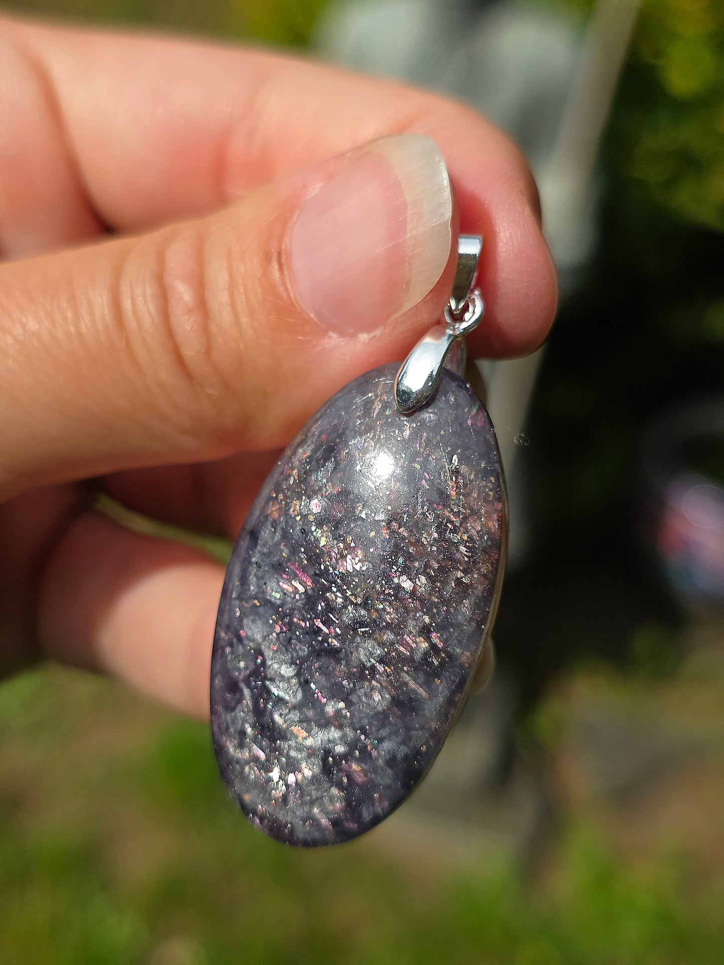 pendentif en Iolite Bloodshot