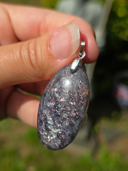 pendentif en Iolite Bloodshot