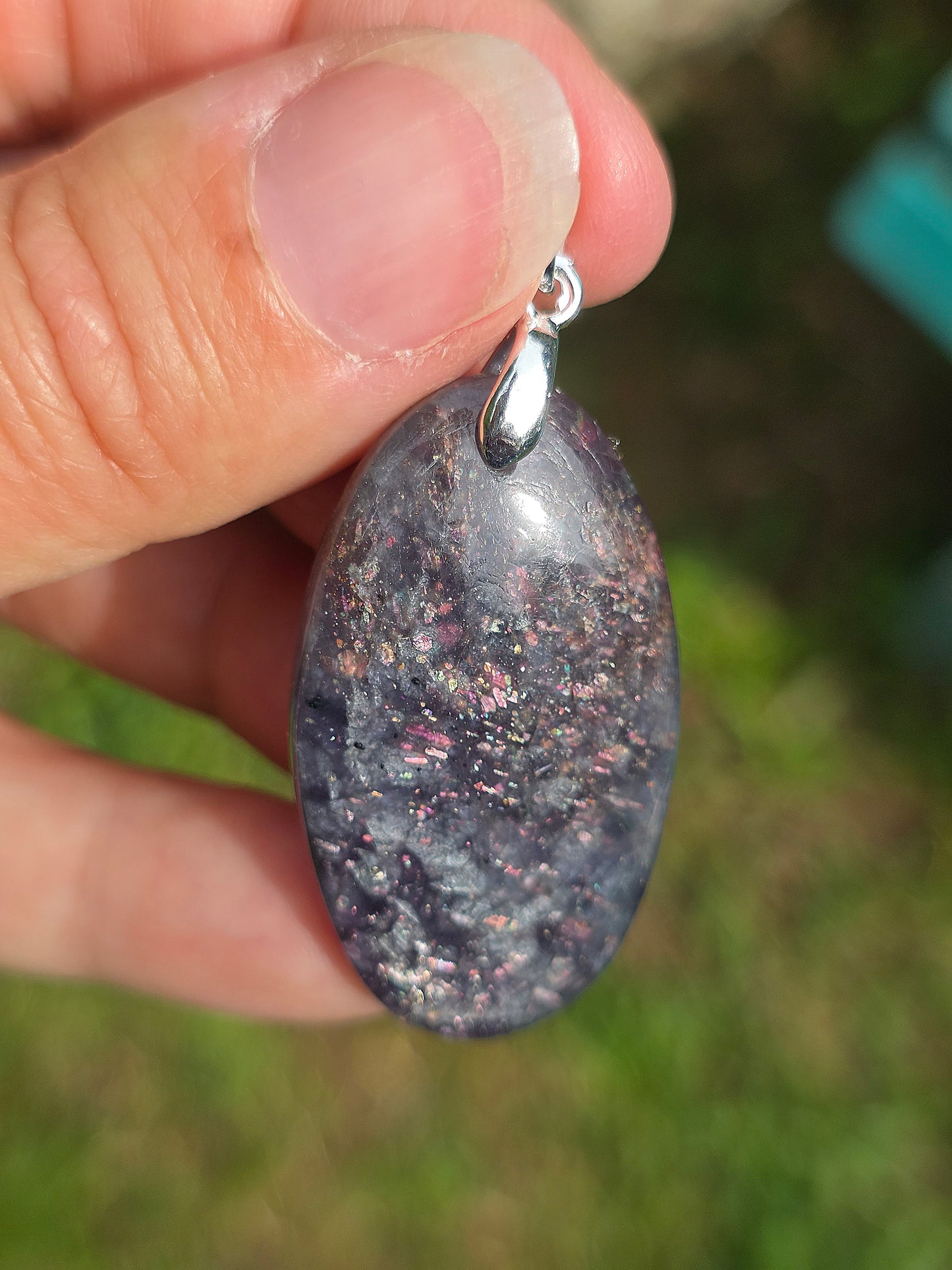 pendentif en Iolite Bloodshot
