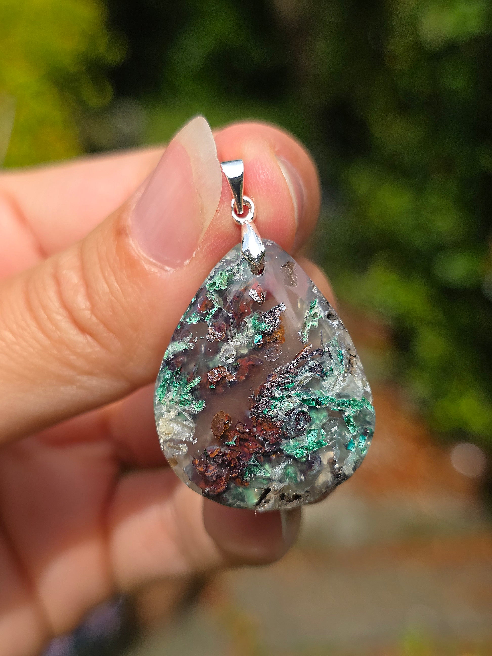pendentif en Calcédoine, Chrysocolle et Cuprite