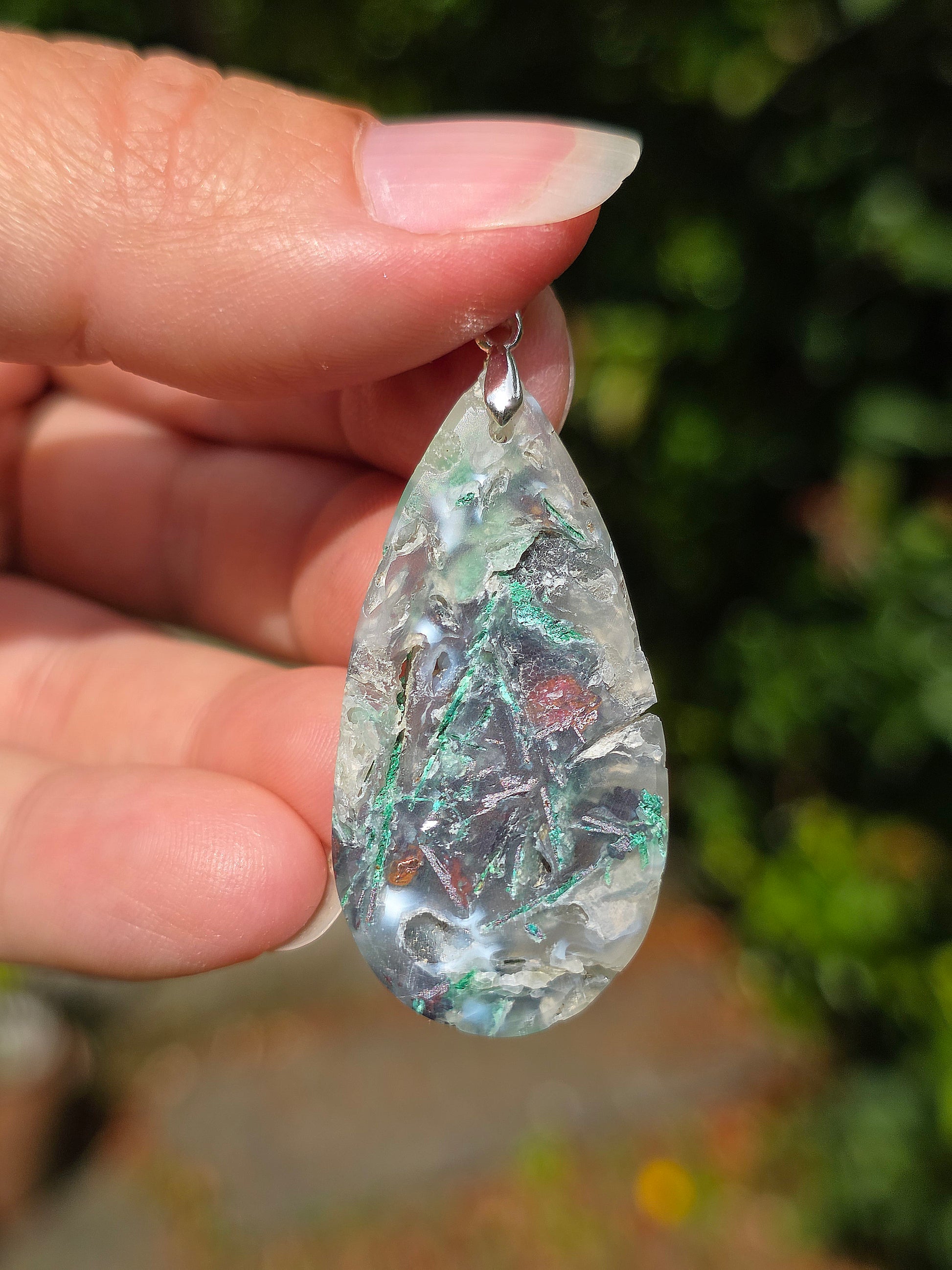 pendentif en Calcédoine, Chrysocolle et Cuprite