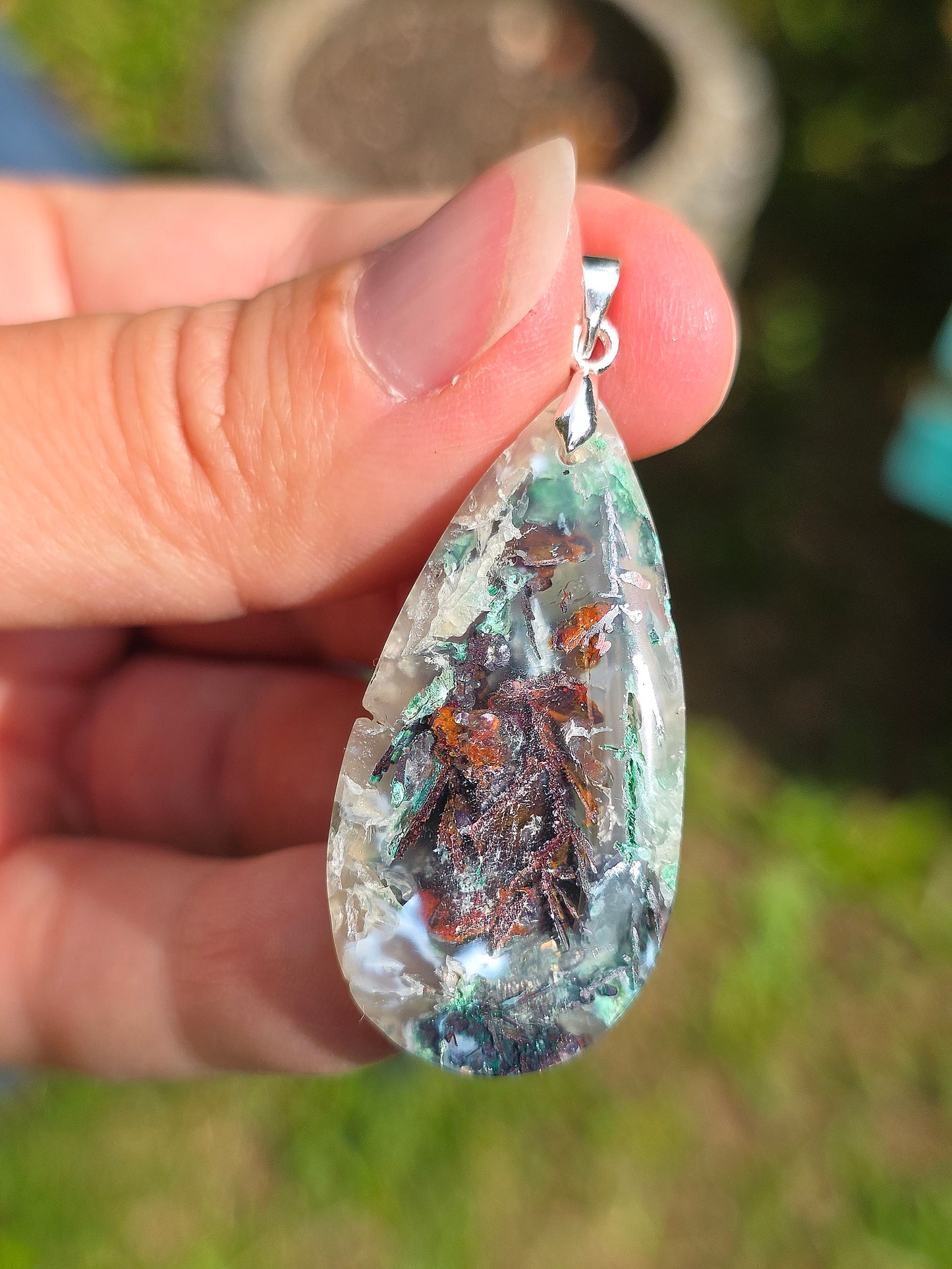 pendentif en Calcédoine, Chrysocolle et Cuprite