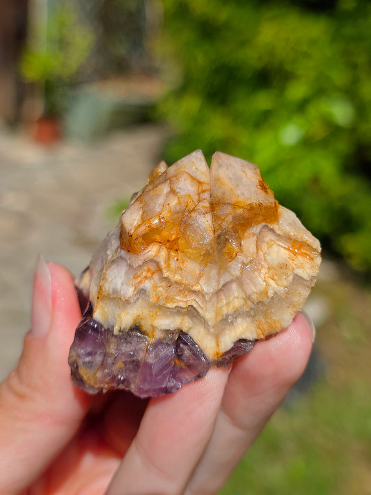 Améthyste d'Auvergne brute.