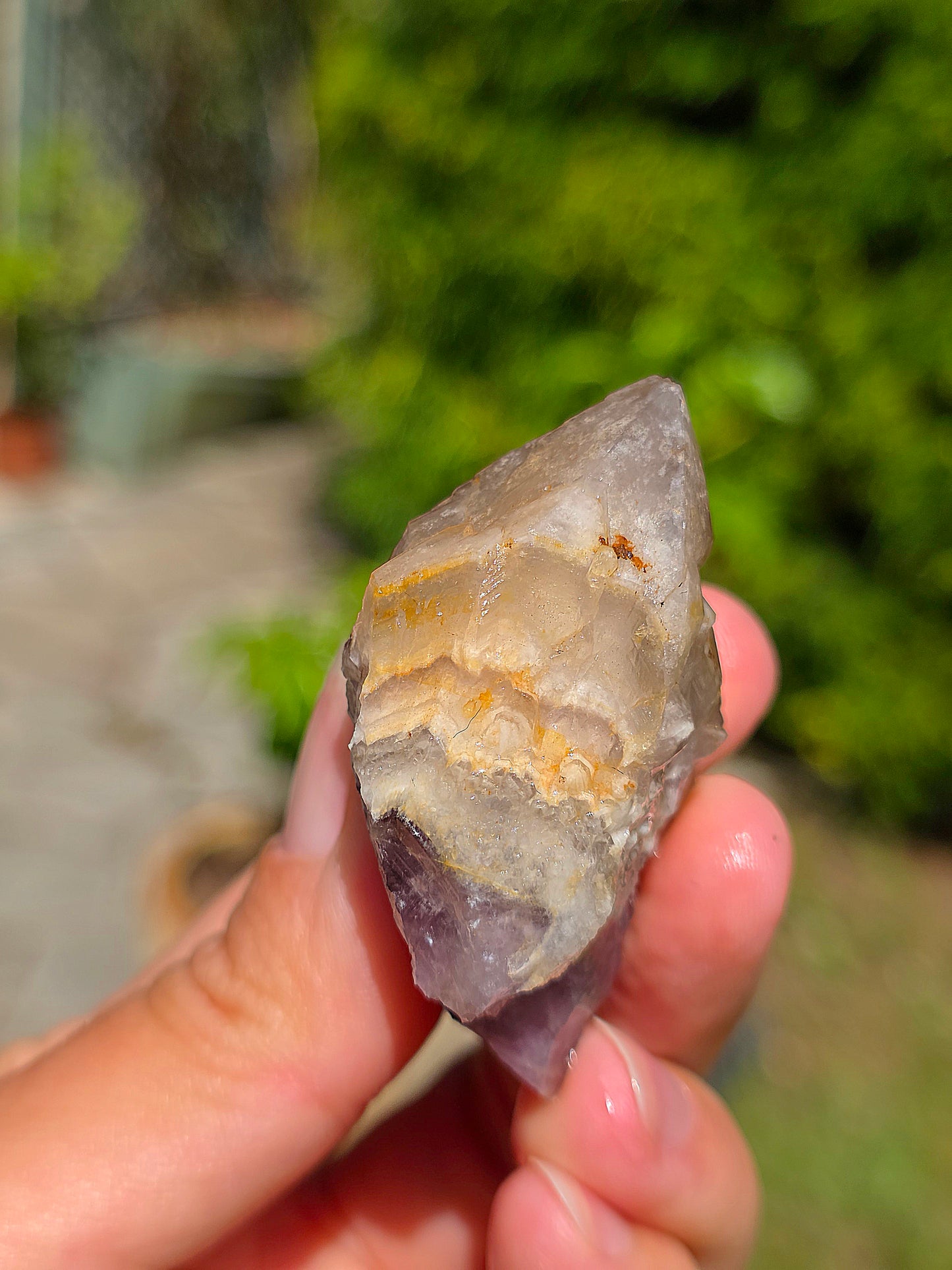 Améthyste d'Auvergne brute.