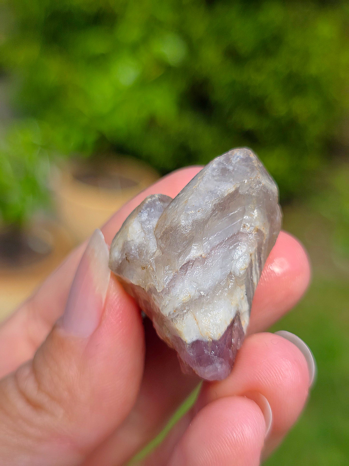Jolie petite Améthyste d'Auvergne brute.