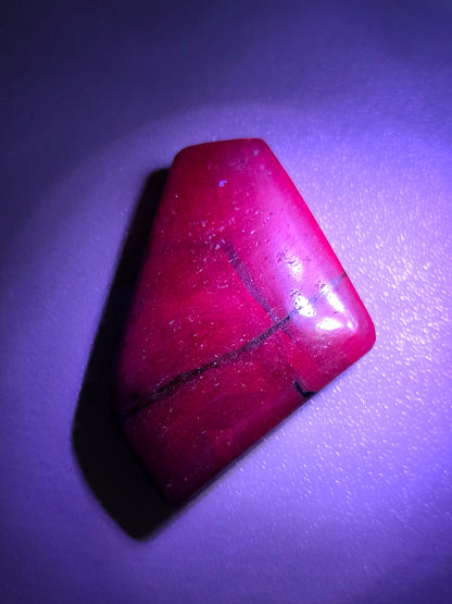 tranche de Corindon (Rubis/Saphir) réactive UV