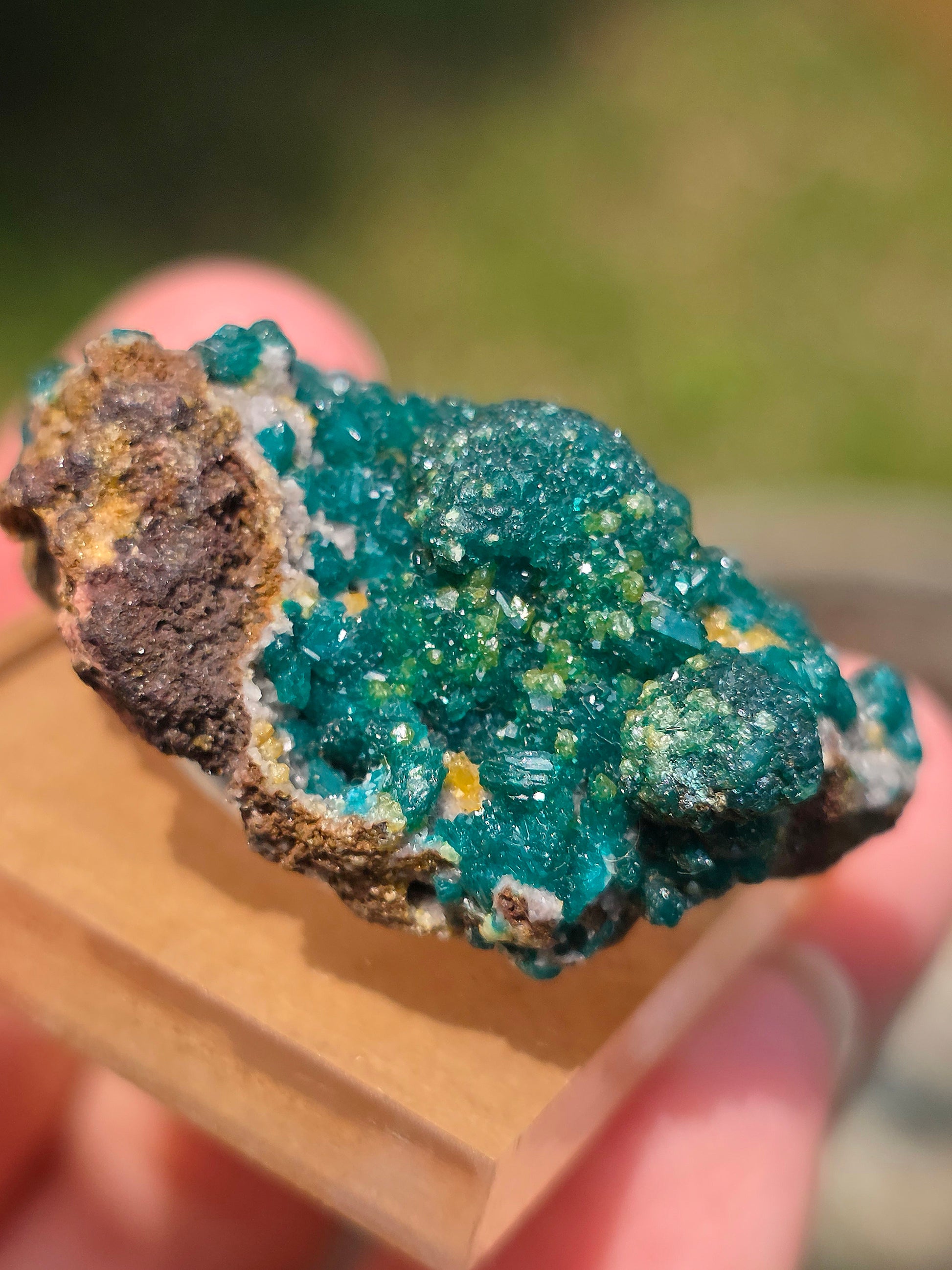dioptase brut du Congo avec inclusions de Wulfénite et Mimétite