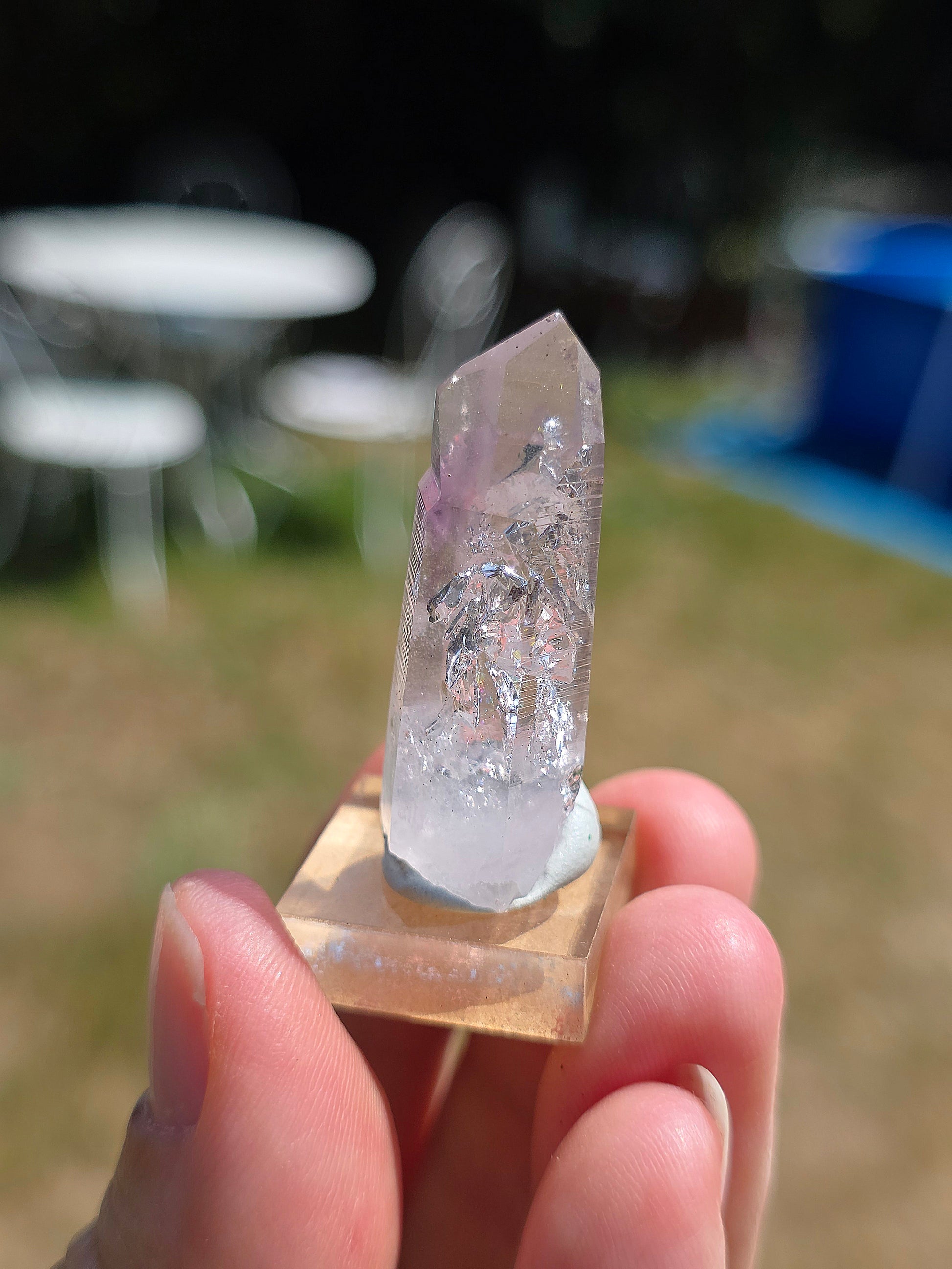 Quartz Goboboseb brut avec fantôme d'Améthyste 