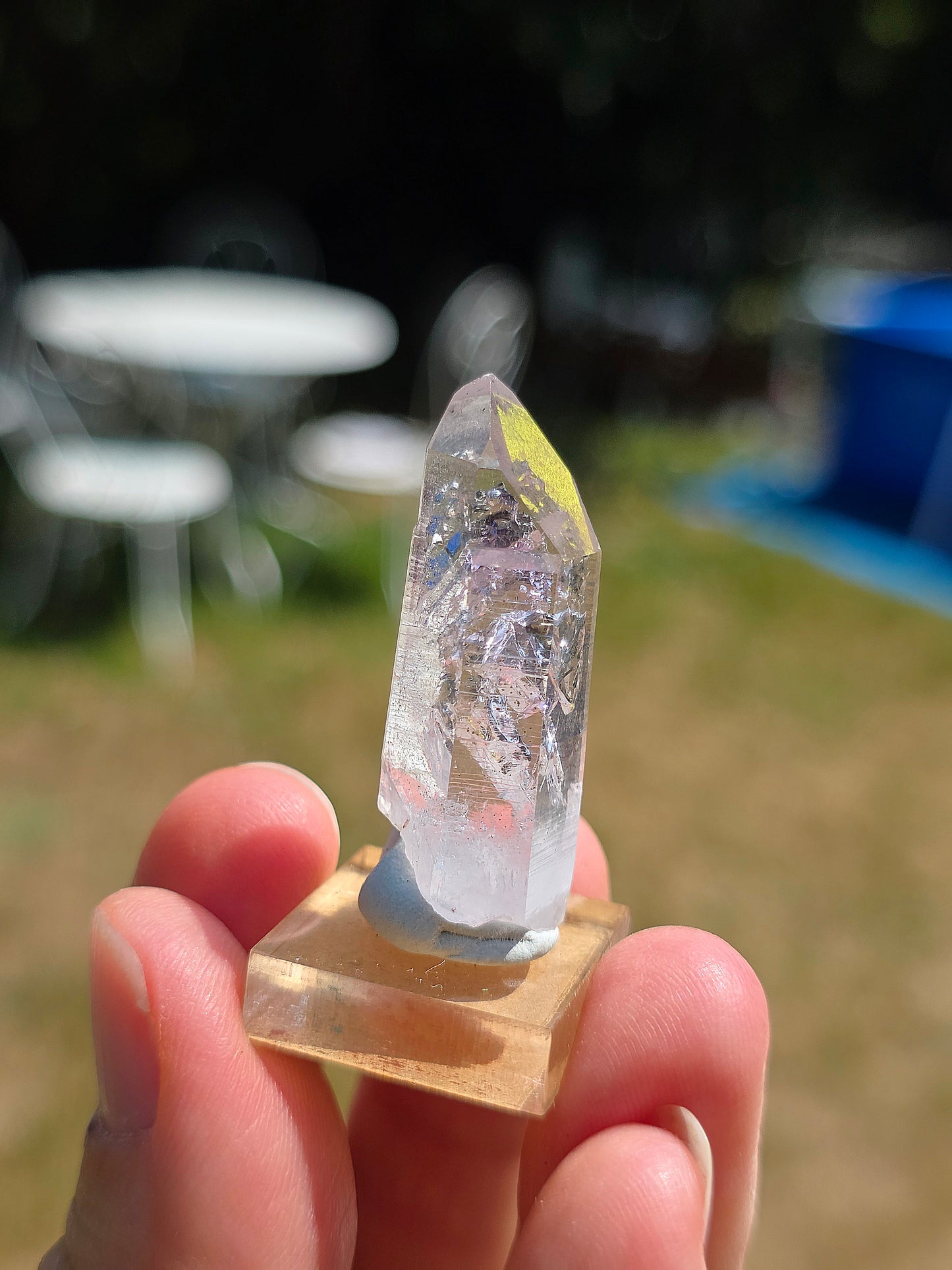 Quartz Goboboseb brut avec fantôme d'Améthyste 