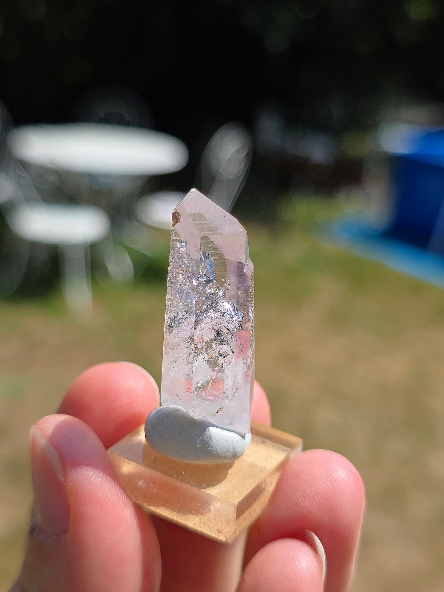 Quartz Goboboseb brut avec fantôme d'Améthyste 