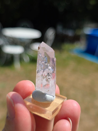 Quartz Goboboseb brut avec fantôme d'Améthyste 